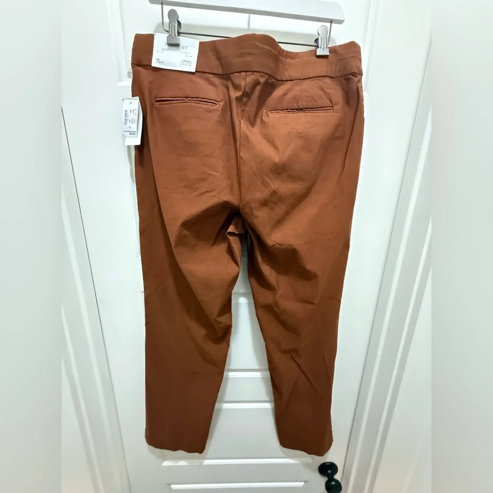 NWT. Christopher & Banks. Straight Shaped Fit Mid Rise Pant. Brown. Size 14.